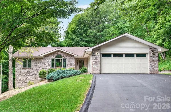 $682,500 | 1820 Riverview Court, Hendersonville, NC 28739