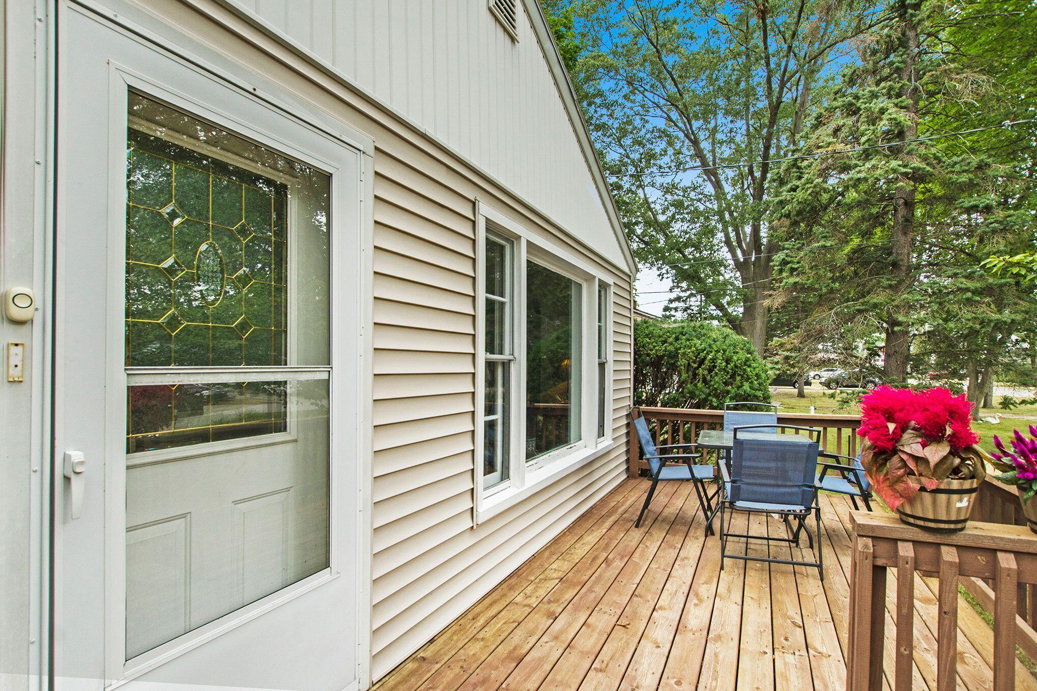 1091 Vick Road Norton Shores, MI 49441 - Photo 3 of 21 Vick 17