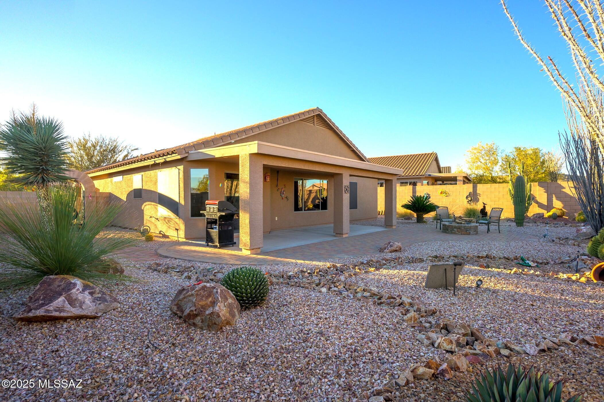1560 North Rio La Junta Green Valley, AZ 85614 - Photo 5 of 44 Gallery Image 5