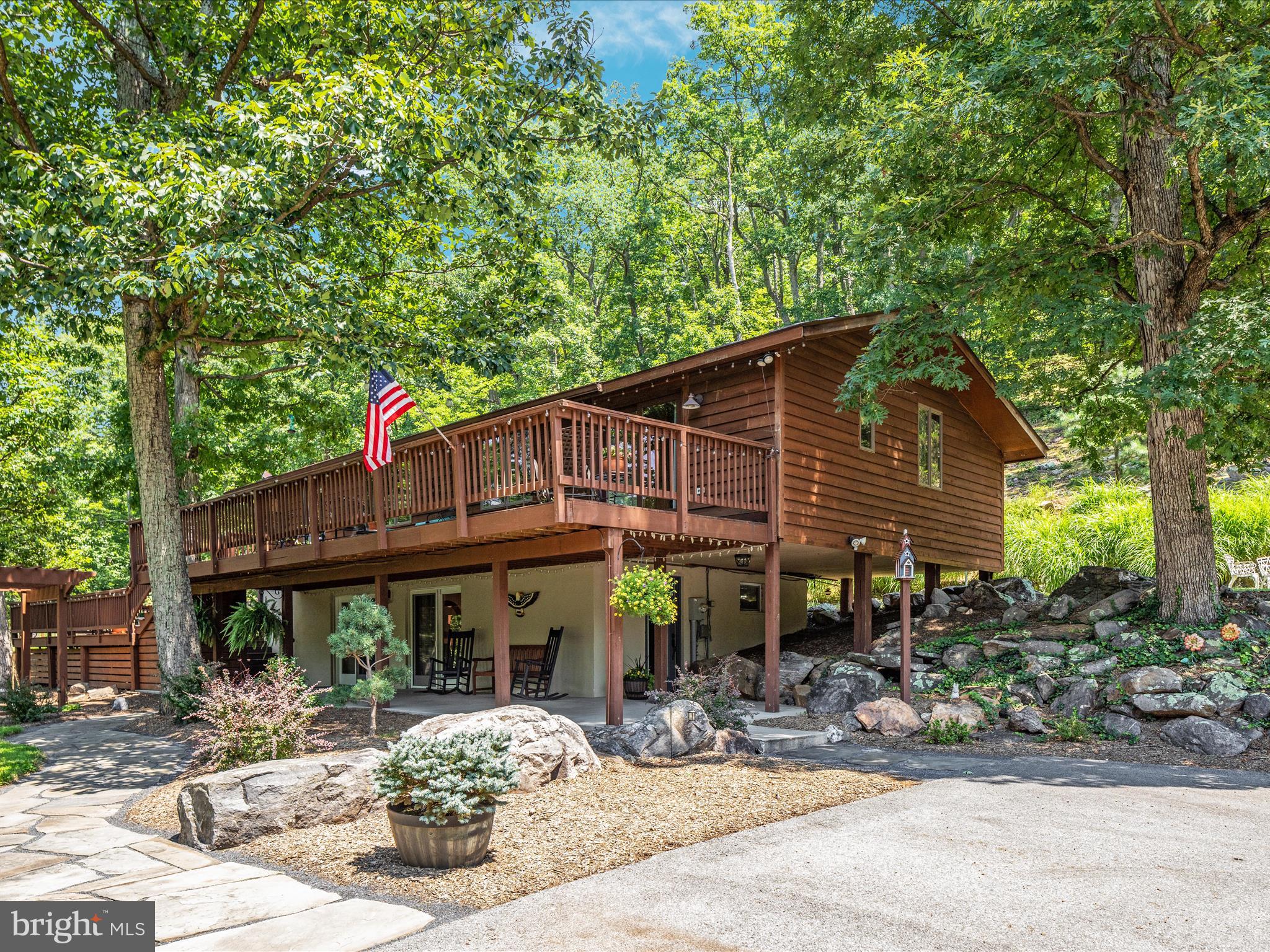 4327 Ebenezer Road Bluemont, VA 20135 - Photo 54 of 93 a view of a cafe with sitting area