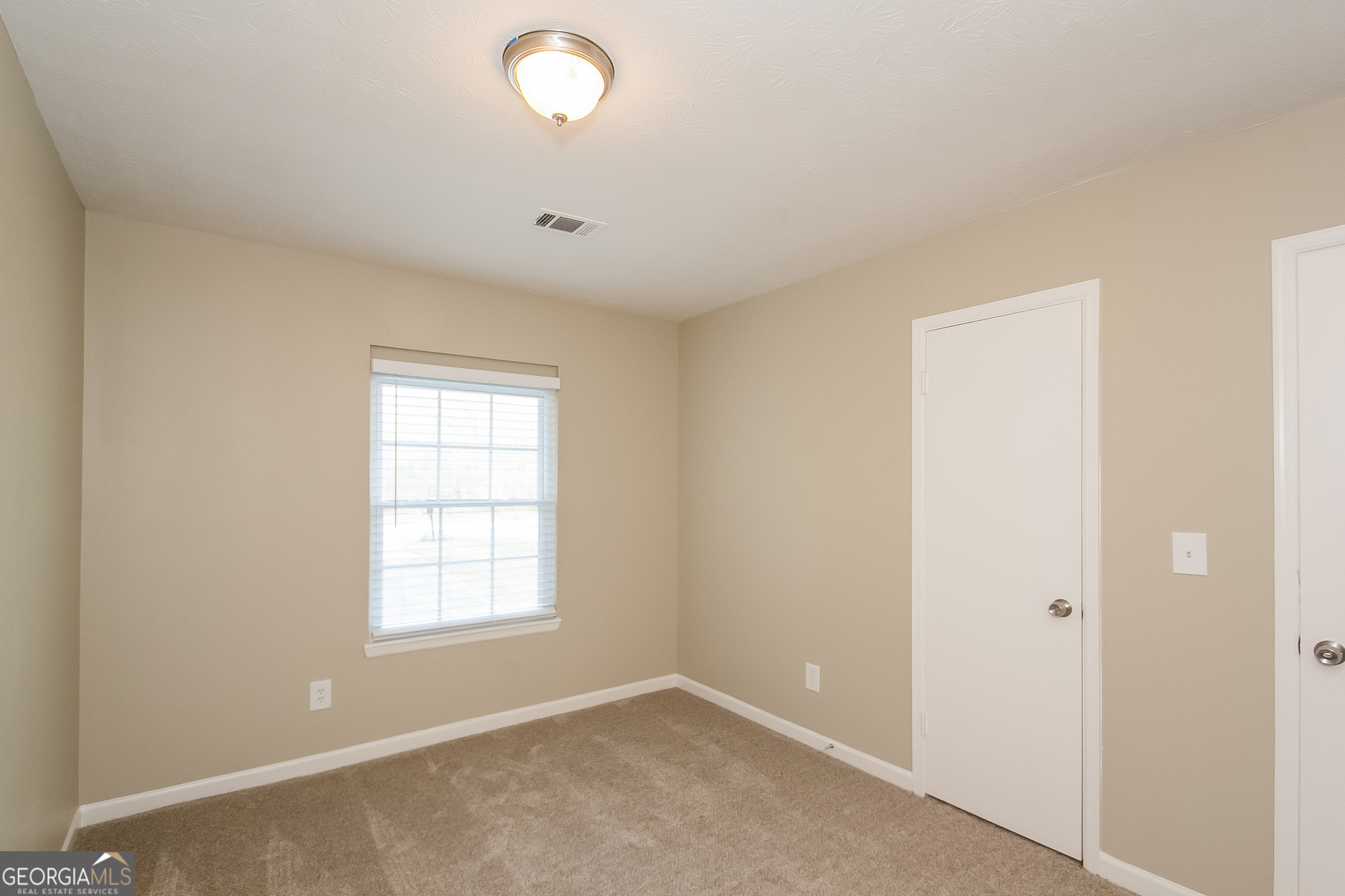 606 Wilson Mill Road Southwest Atlanta, GA 30331 - Photo 12 of 15 an empty room with windows