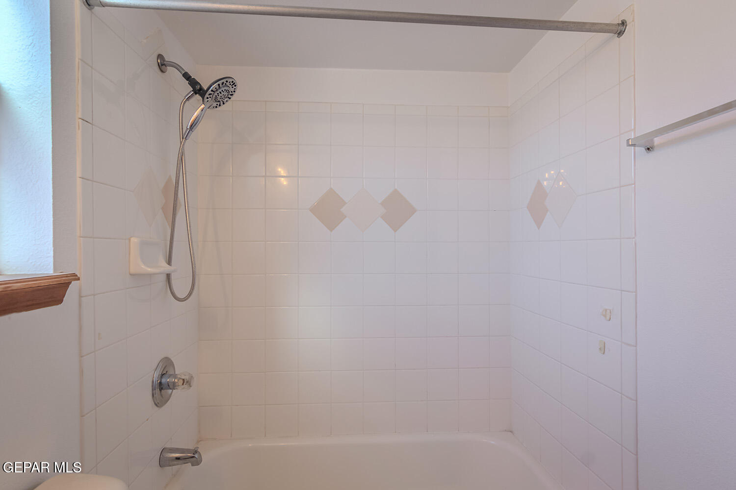 12259 Tierra Loma Road El Paso, TX 79938 - Photo 31 of 73 a bathroom with a shower