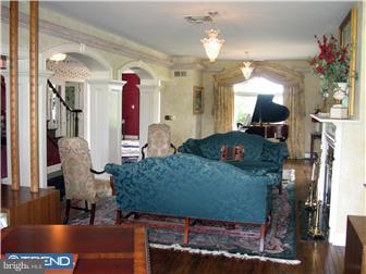 4092 New Hope Road Furlong, PA 18925 - Photo 7 of 12 Living Room