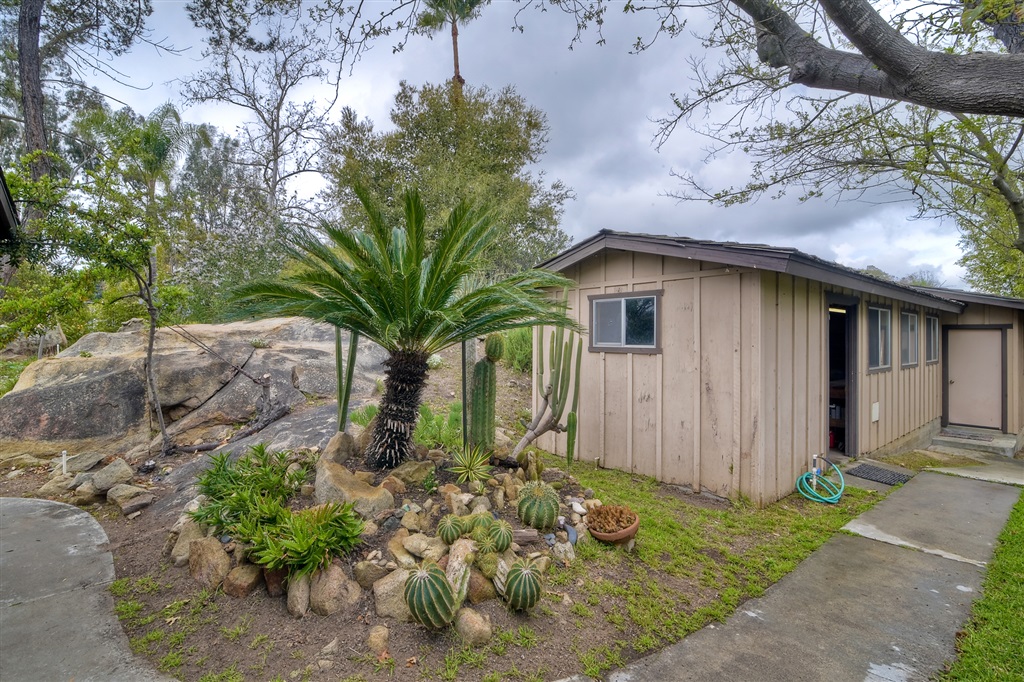 28591 Lilac Road Valley Center, CA 92082 - Photo 4 of 22