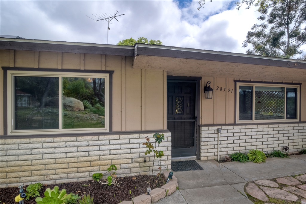 28591 Lilac Road Valley Center, CA 92082 - Photo 6 of 22