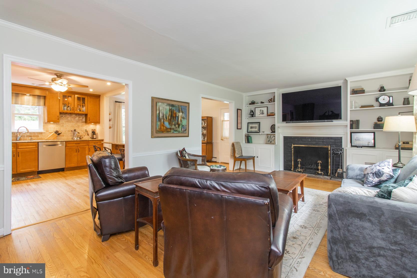 412 Howard Road Gladwyne, PA 19035 - Photo 5 of 34 Living Room