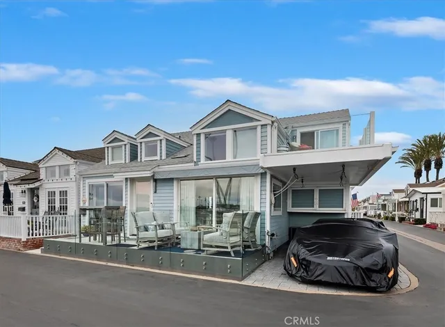 a car parked in front of a white house