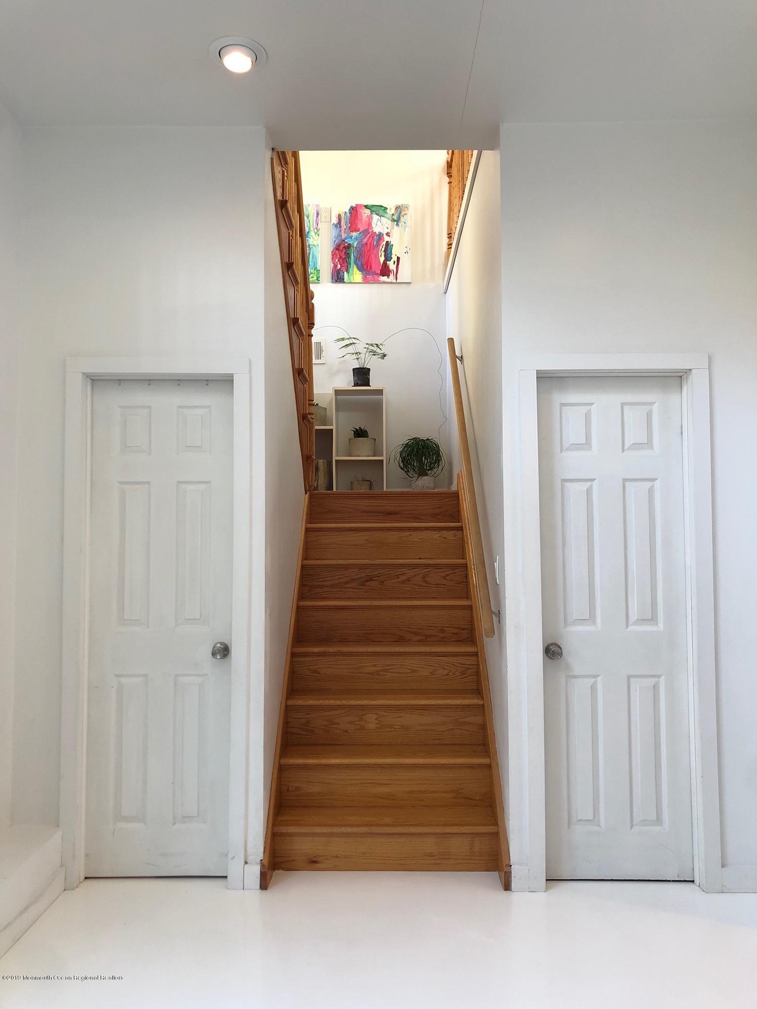 35 Pine Drive Roosevelt, NJ 08555 - Photo 11 of 32 Foyer 2