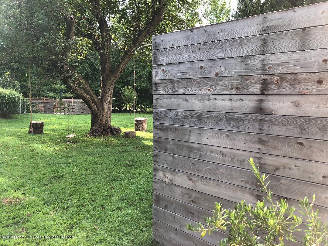 35 Pine Drive Roosevelt, NJ 08555 - Photo 24 of 32 35 Pine Drive side yard