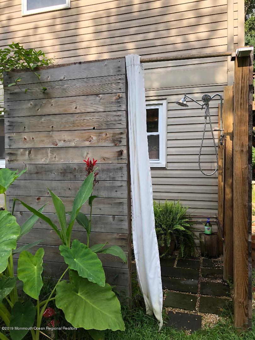 35 Pine Drive Roosevelt, NJ 08555 - Photo 25 of 32 35 Pine Drive Outside Shower