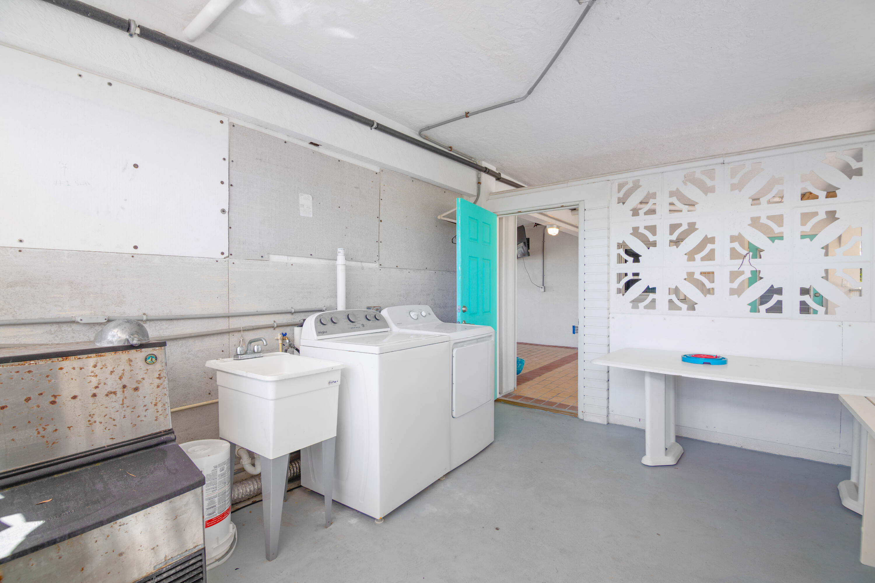 781 9th Street Key Colony Beach, FL 33051 - Photo 68 of 95 a bathroom with a sink a toilet and bathtub