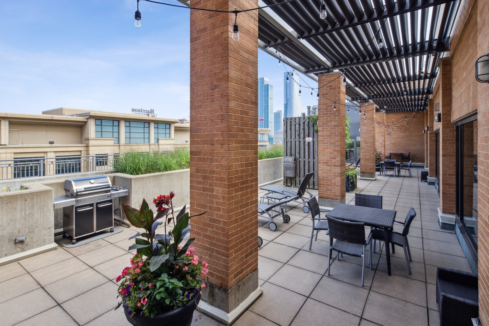 520 South State Street, Unit 816 Chicago, IL 60605 - Photo 15 of 15 a patio with table and chairs