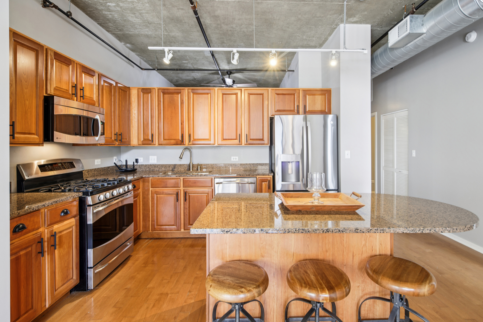 520 South State Street, Unit 816 Chicago, IL 60605 - Photo 7 of 15 a kitchen with granite countertop furniture and a stove top oven