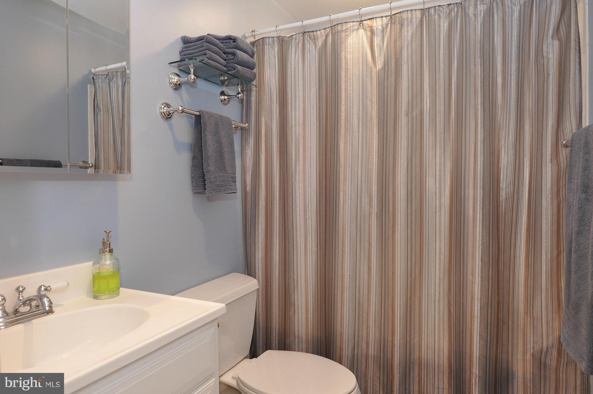 1423 R Street Northwest, Unit 403 Washington, DC 20009 - Photo 19 of 28 Bath