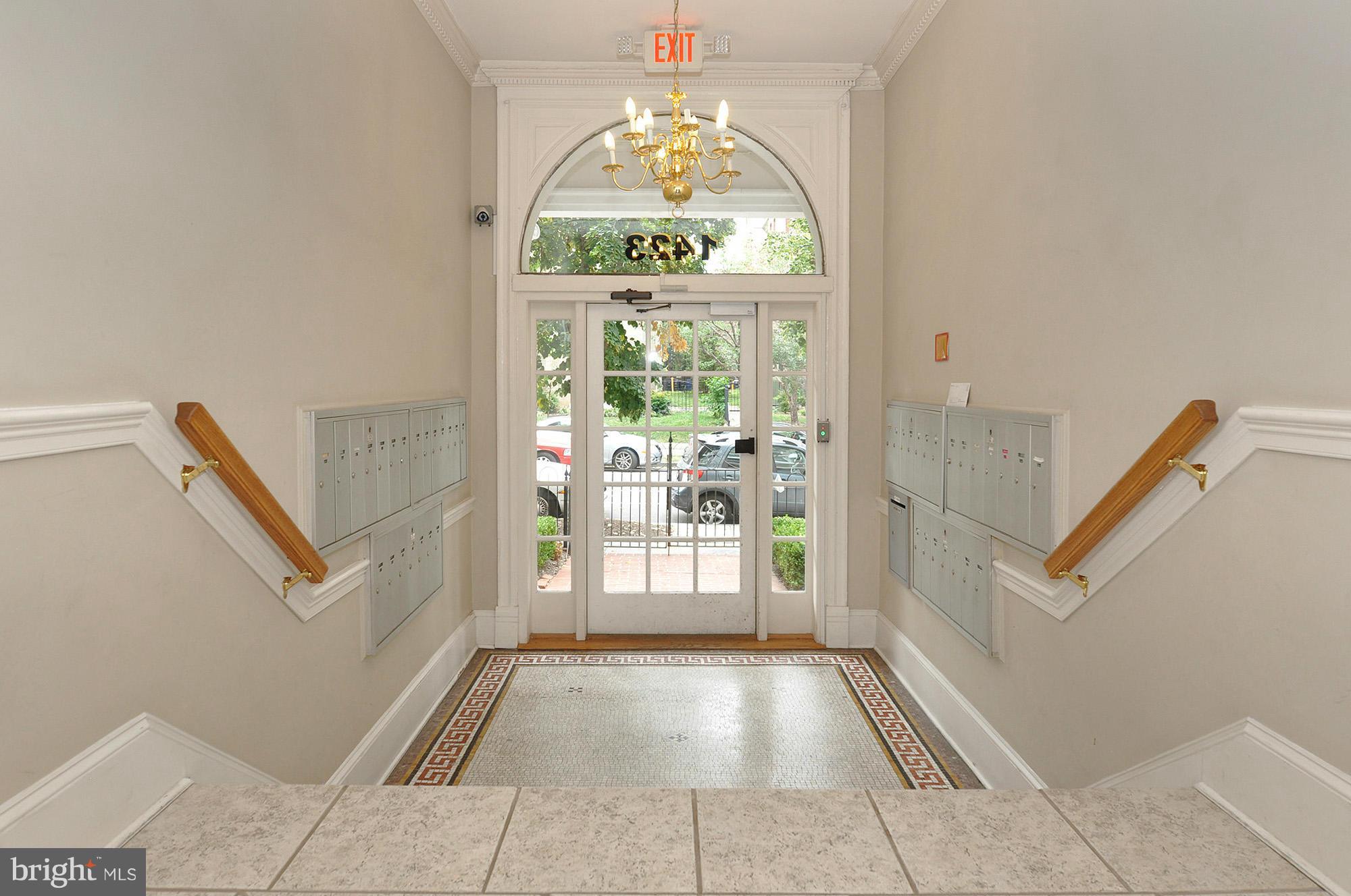 1423 R Street Northwest, Unit 403 Washington, DC 20009 - Photo 4 of 28 Interior (General)