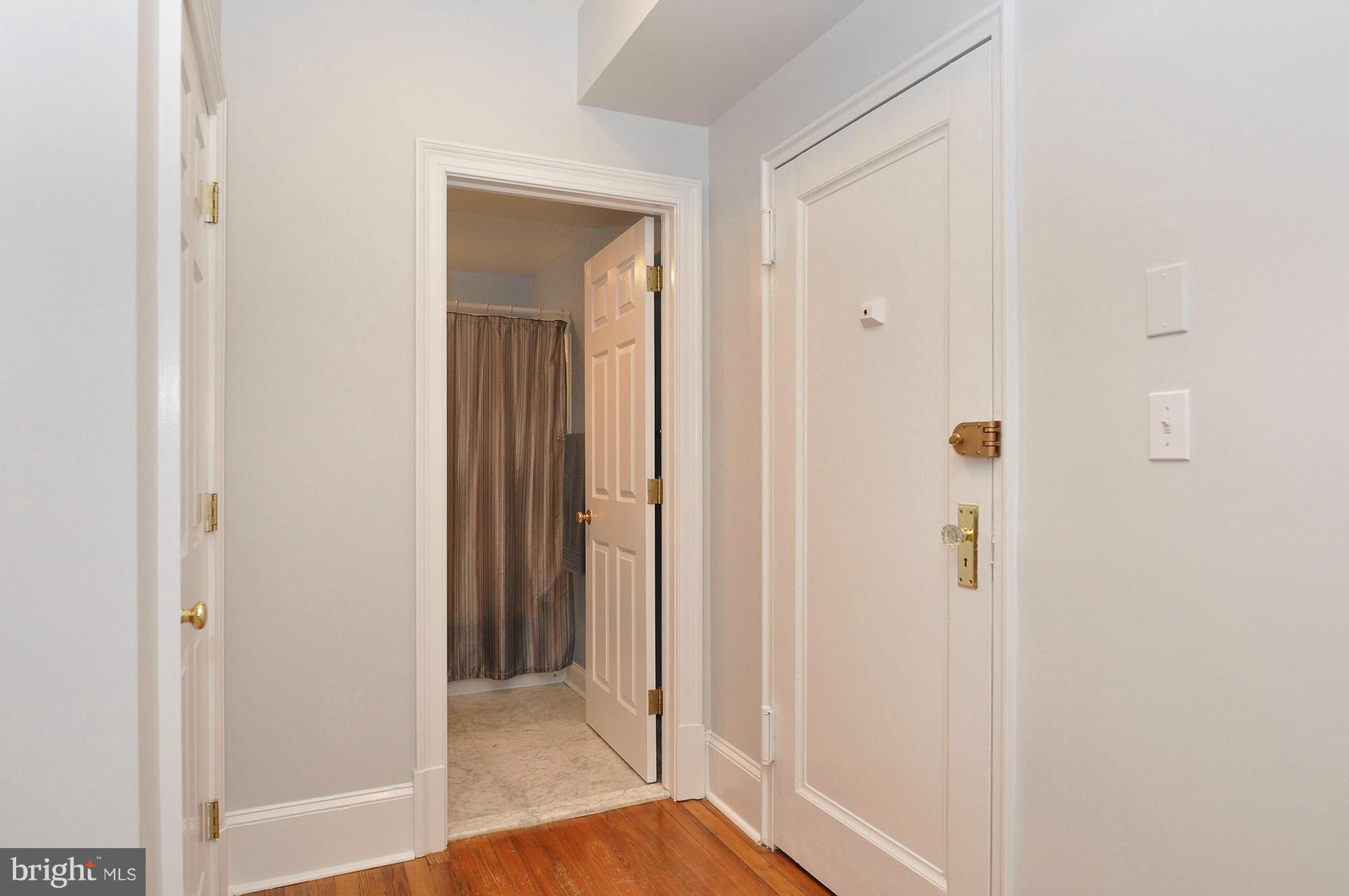 1423 R Street Northwest, Unit 403 Washington, DC 20009 - Photo 5 of 28 Interior (General)