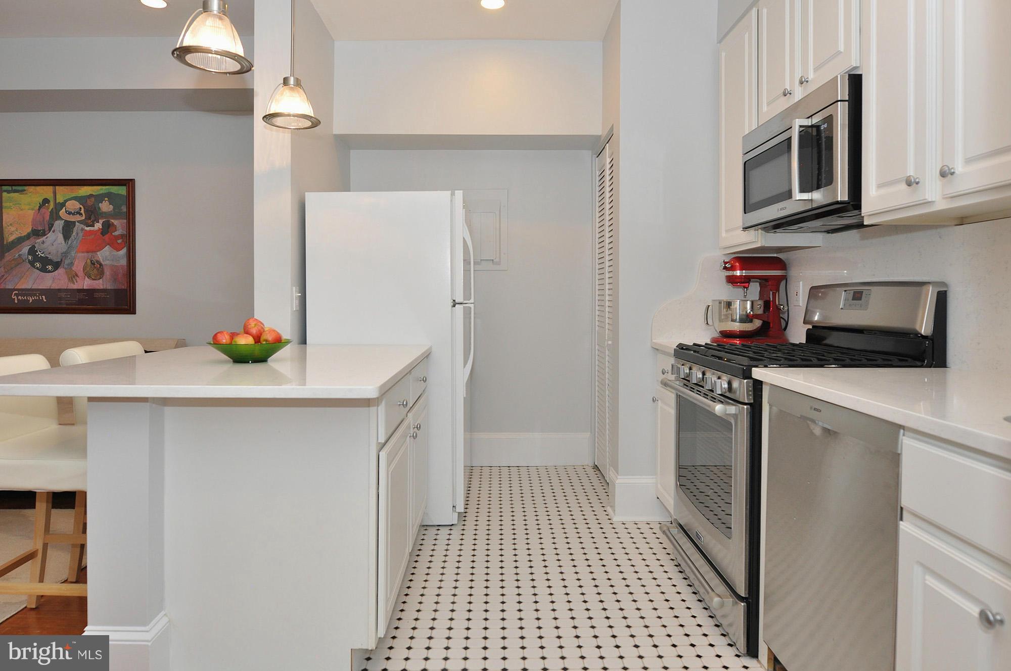 1423 R Street Northwest, Unit 403 Washington, DC 20009 - Photo 9 of 28 Kitchen