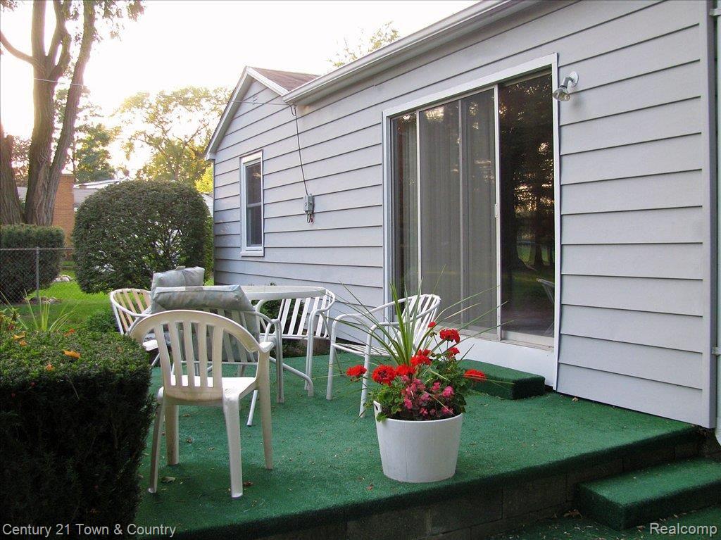 215 Croswell Street Romeo, MI 48065 - Photo 16 of 21 patio_0332_edited-1