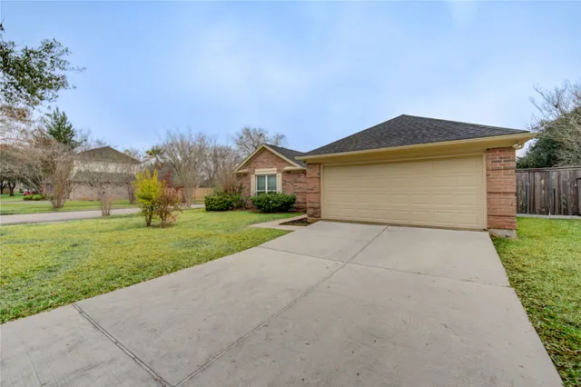 $2,250 | 2927 Great Lakes Avenue, Sugar Land, TX 77479