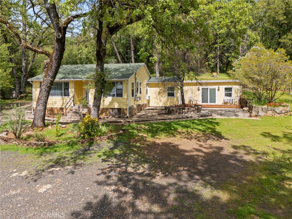 front view of house with a yard