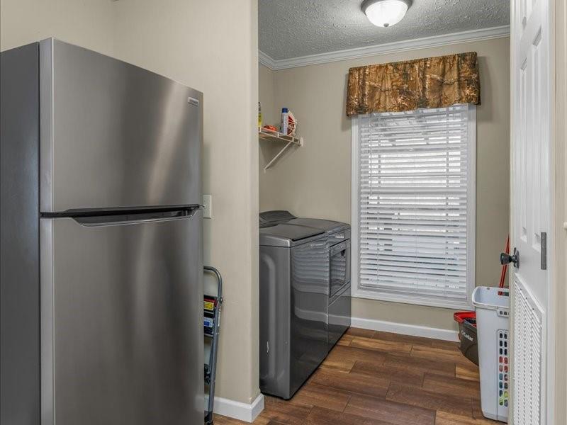 128 Gas Plant Road Doyline, LA 71023 - Photo 15 of 39 a view of hallway with walk in closet and window