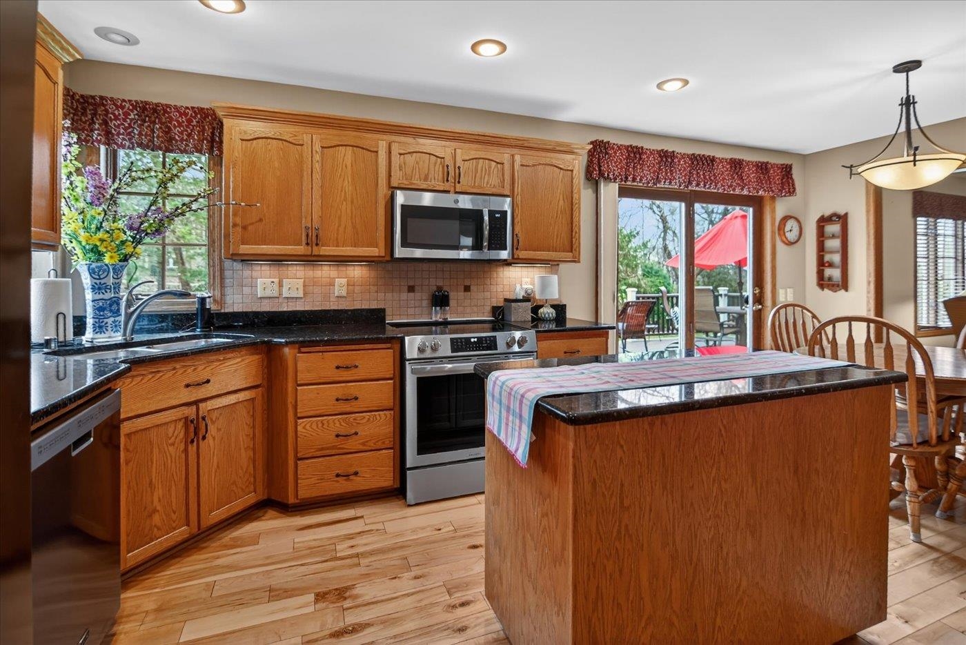 1253 Mockingbird Lane Sun Prairie, WI 53590 - Photo 11 of 57