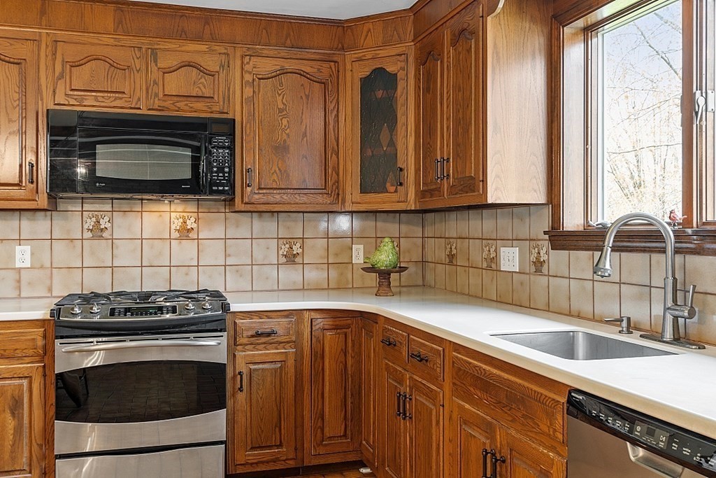 190 North Road Bedford, MA 01730 - Photo 13 of 37 Gallery Image 13