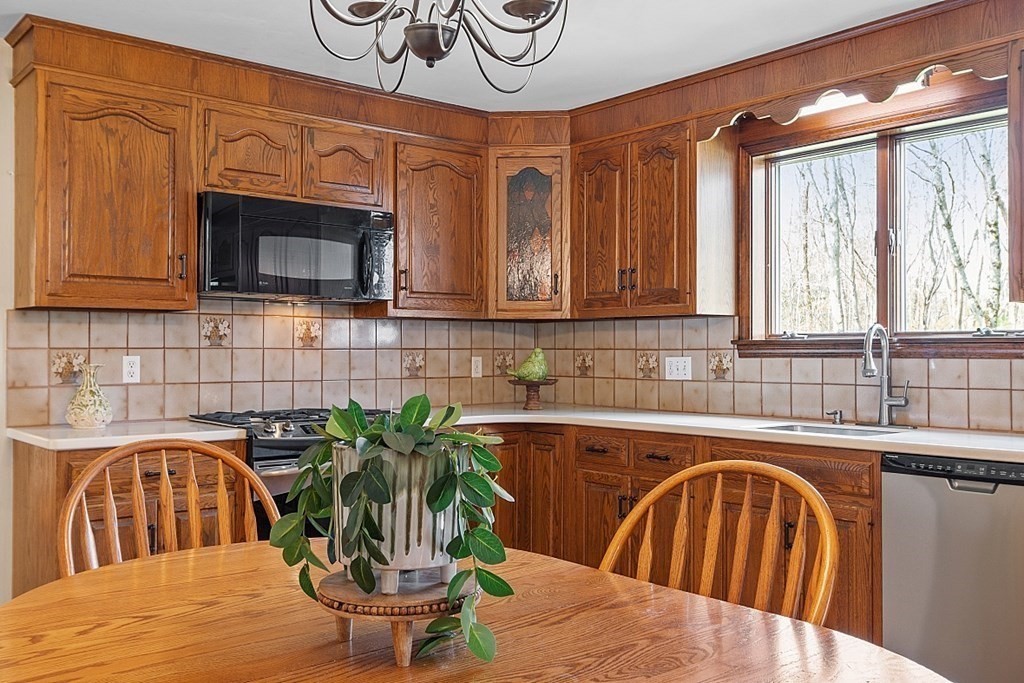 190 North Road Bedford, MA 01730 - Photo 14 of 37 Gallery Image 14