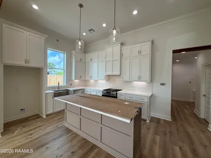 $389,860 | 104 Fountain Mdw Drive, Broussard, LA 70518