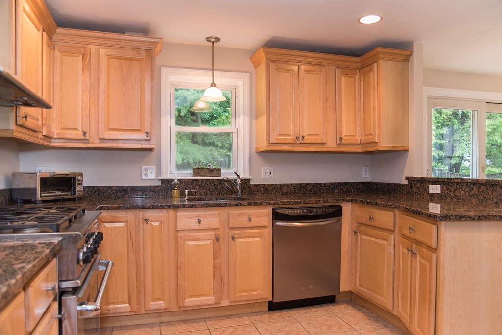 182 Boston Rock Road Melrose, MA 02176 - Photo 11 of 27 Gallery Image 11