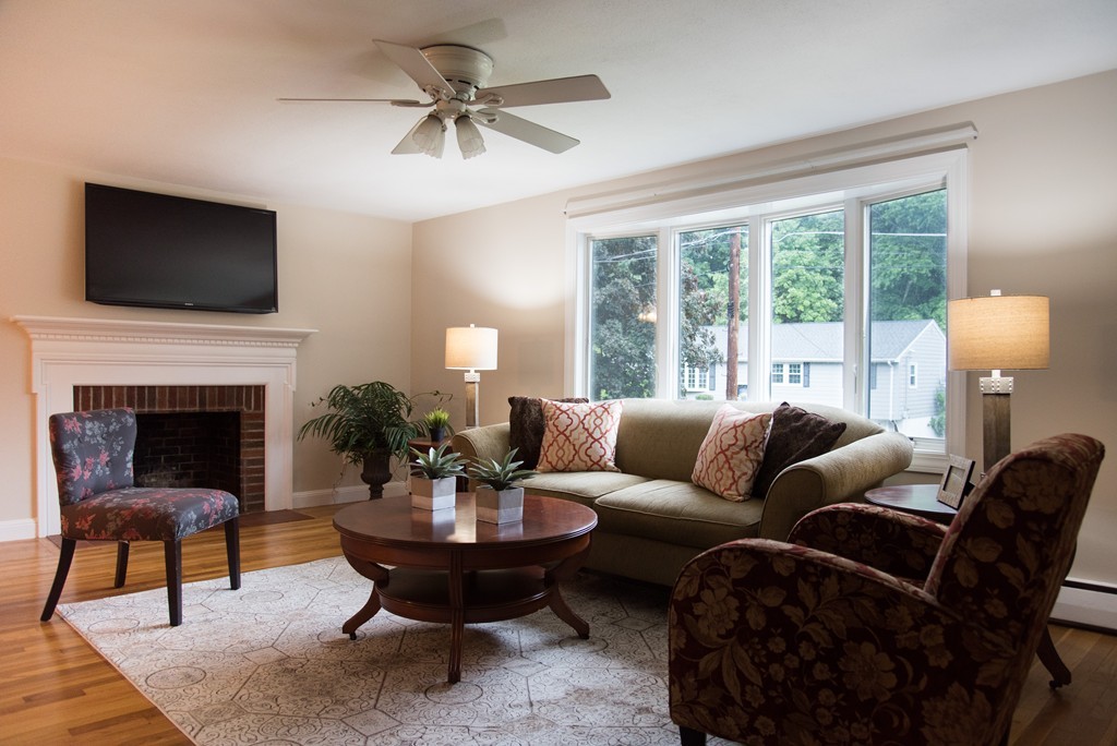 182 Boston Rock Road Melrose, MA 02176 - Photo 4 of 27 Gallery Image 4