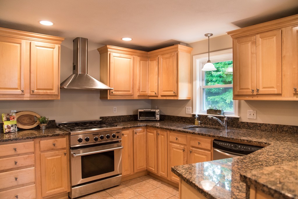 182 Boston Rock Road Melrose, MA 02176 - Photo 10 of 27 Gallery Image 10