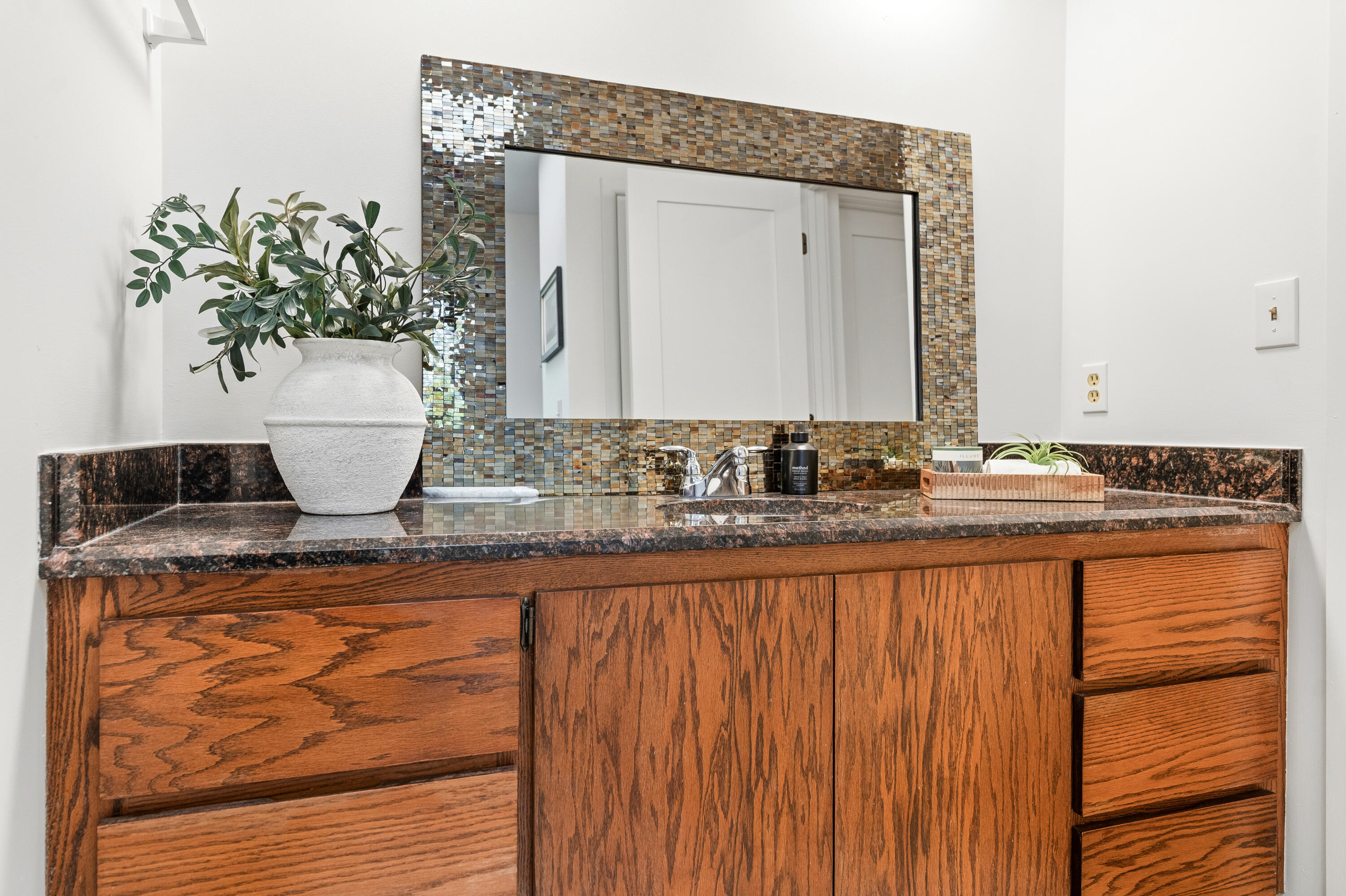 921 West Green Tree Road River Hills, WI 53217 - Photo 35 of 61 Primary Bathroom
