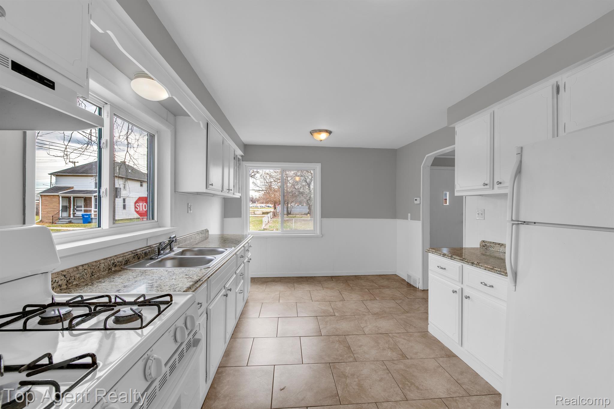 8119 Rivard Avenue Warren, MI 48089 - Photo 9 of 30 Gallery Image 9