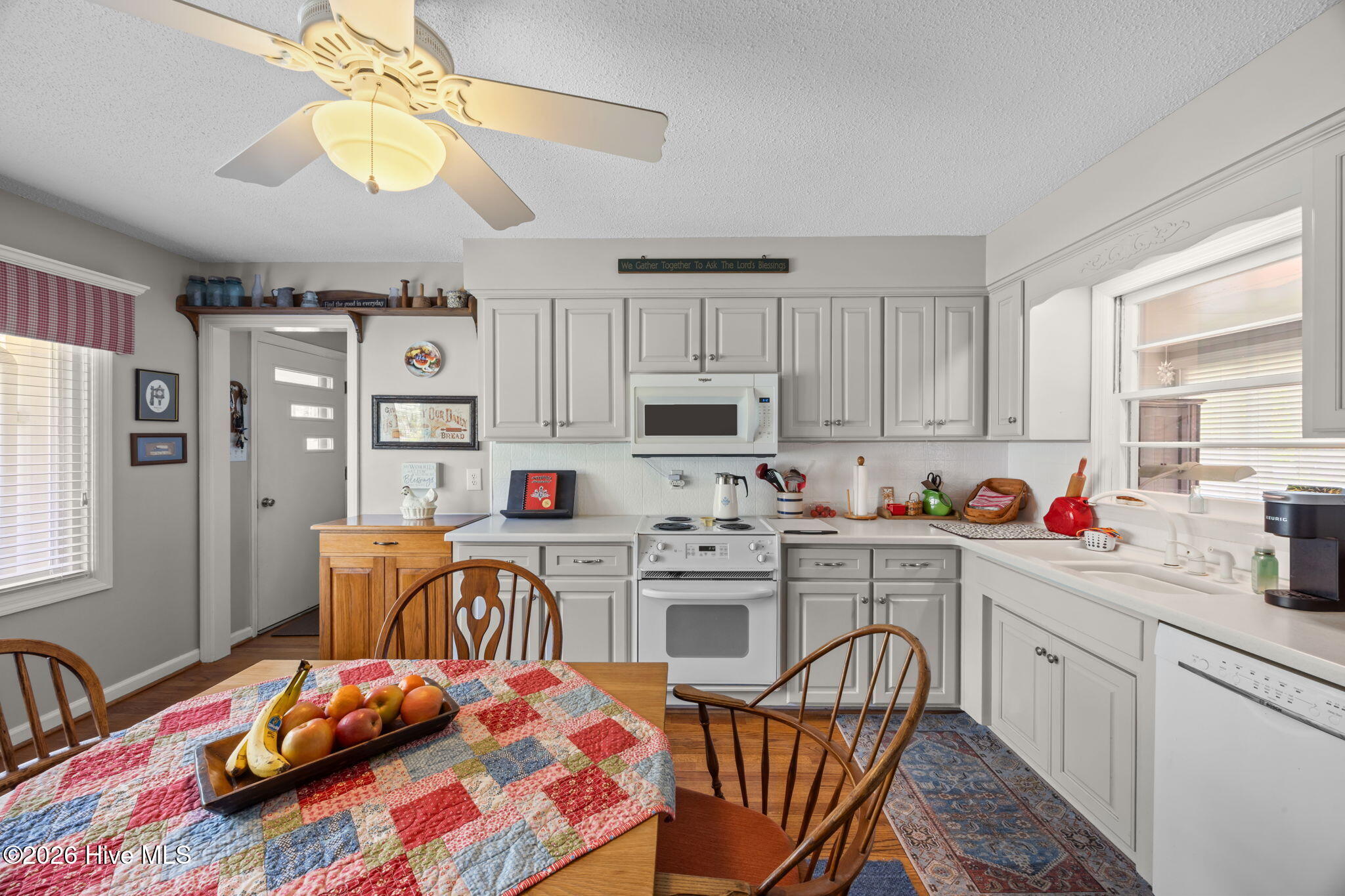 3020 Red Fox Road Trent Woods, NC 28562 - Photo 3 of 52 29-web-or-mls-0C0A9038