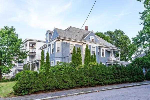 $3,593 | 398 Spring Street, Unit 1, Brockton, MA 02301