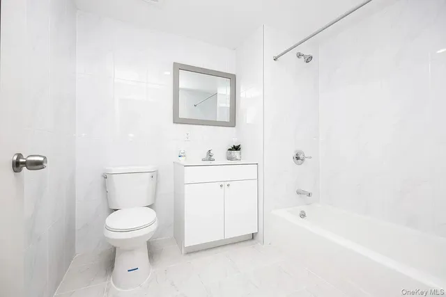$3,700 | 70-40 45th Avenue, Unit 2H | Woodside