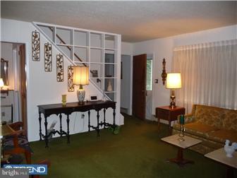 26 Jollybrook Road Levittown, PA 19056 - Photo 2 of 12 Living Room