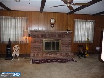 26 Jollybrook Road Levittown, PA 19056 - Photo 5 of 12 Family Room