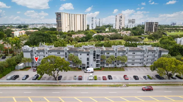 a view of a fountain in front of a building