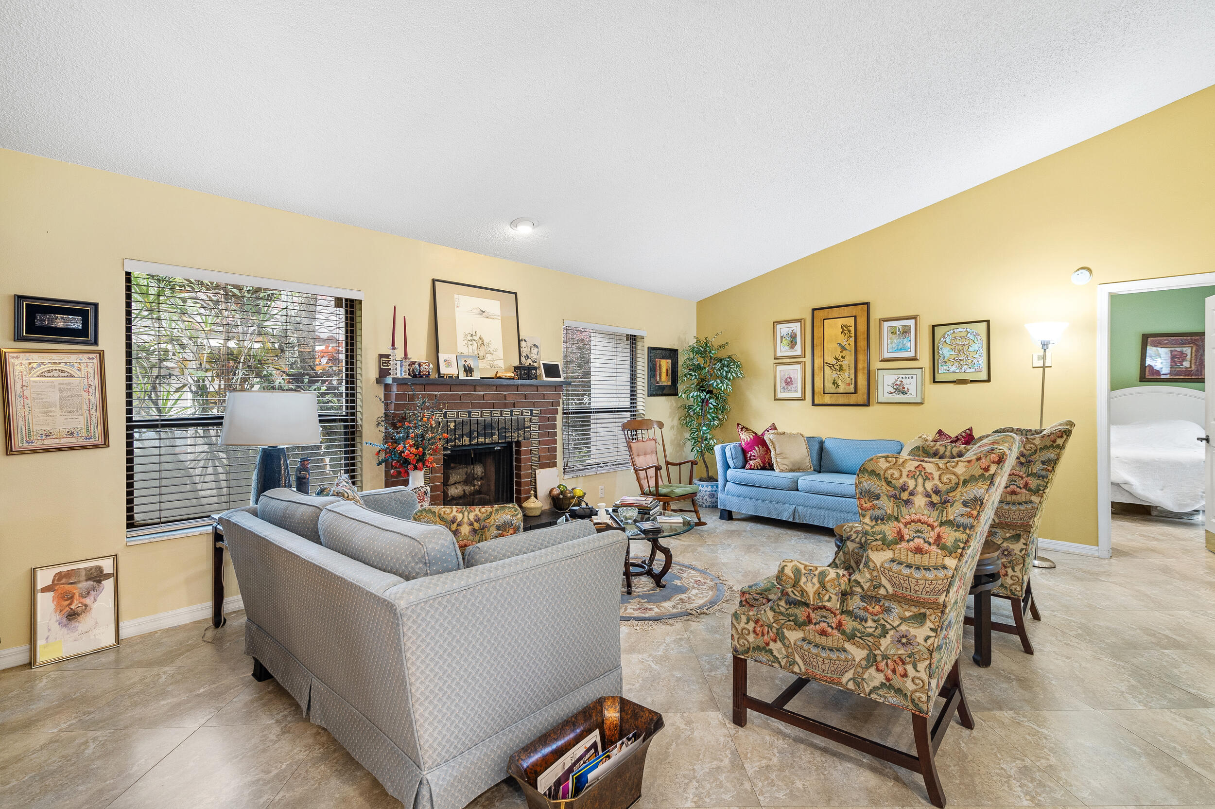 7914 Palacio Del Mar Drive Boca Raton, FL 33433 - Photo 6 of 21 Living Room