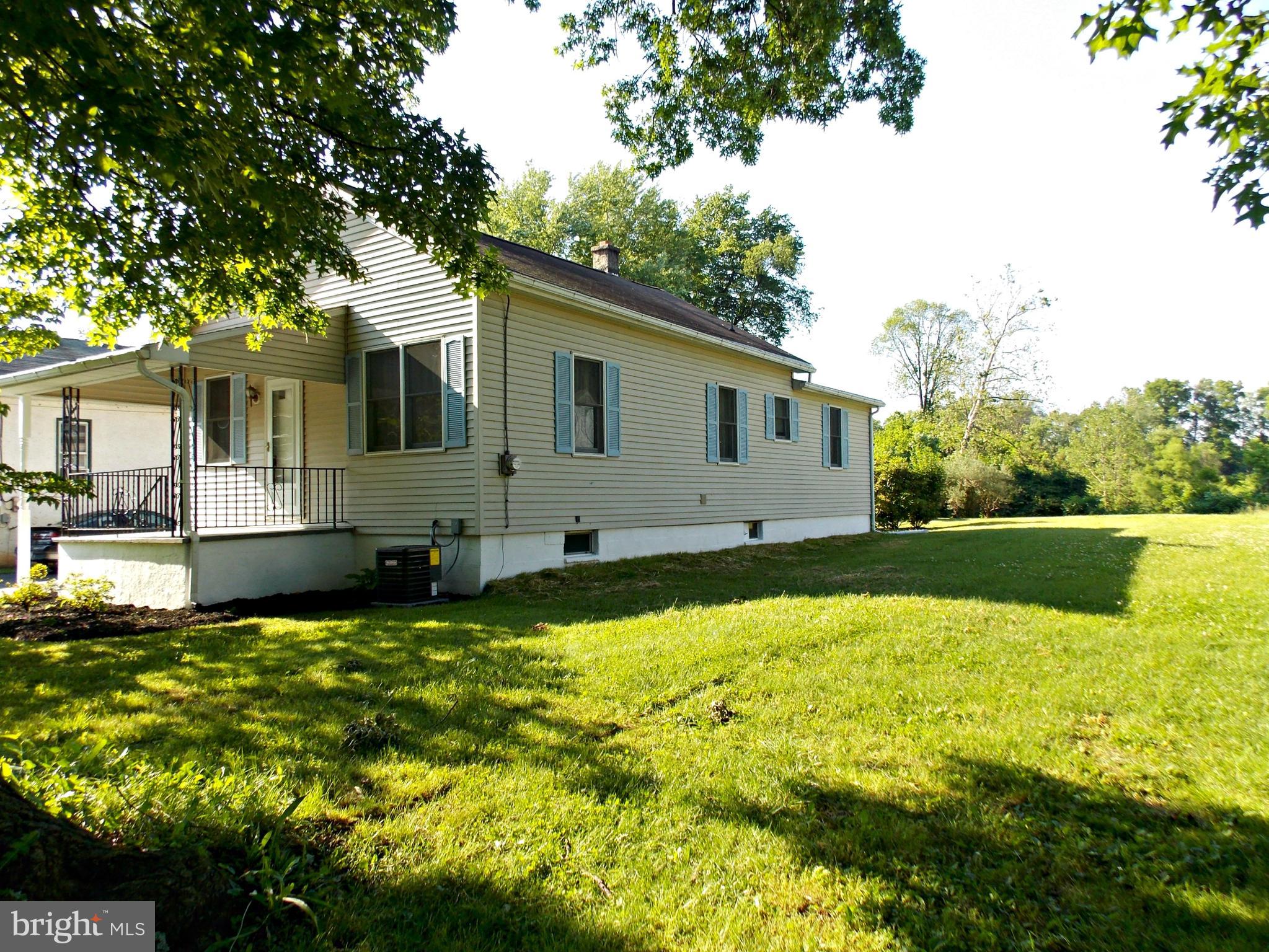 1069 Riverside Drive Pottstown, PA 19465 - Photo 4 of 16 Gallery Image 4