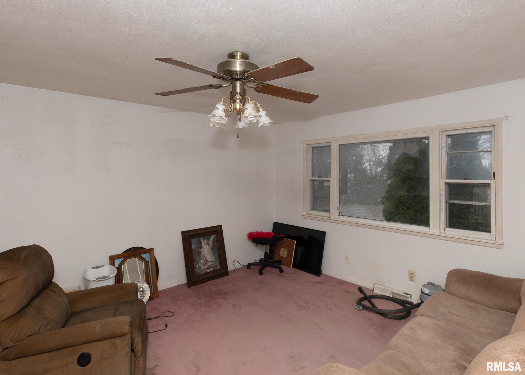 9100 North Liberty Road Walcott, IA 52773 - Photo 12 of 31 Gallery Image 12