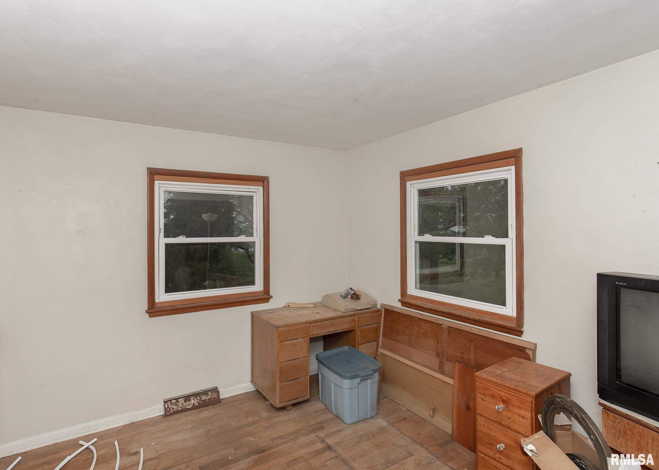 9100 North Liberty Road Walcott, IA 52773 - Photo 17 of 31 Gallery Image 17