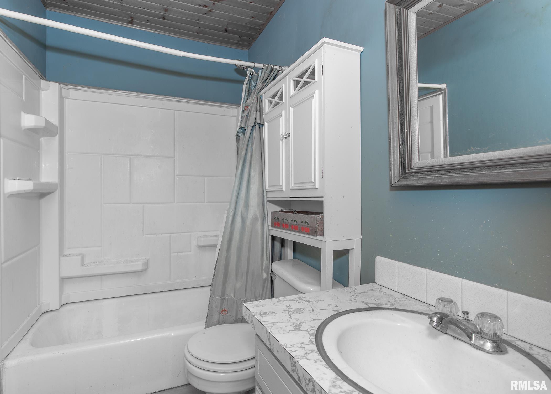9100 North Liberty Road Walcott, IA 52773 - Photo 19 of 31 Gallery Image 19