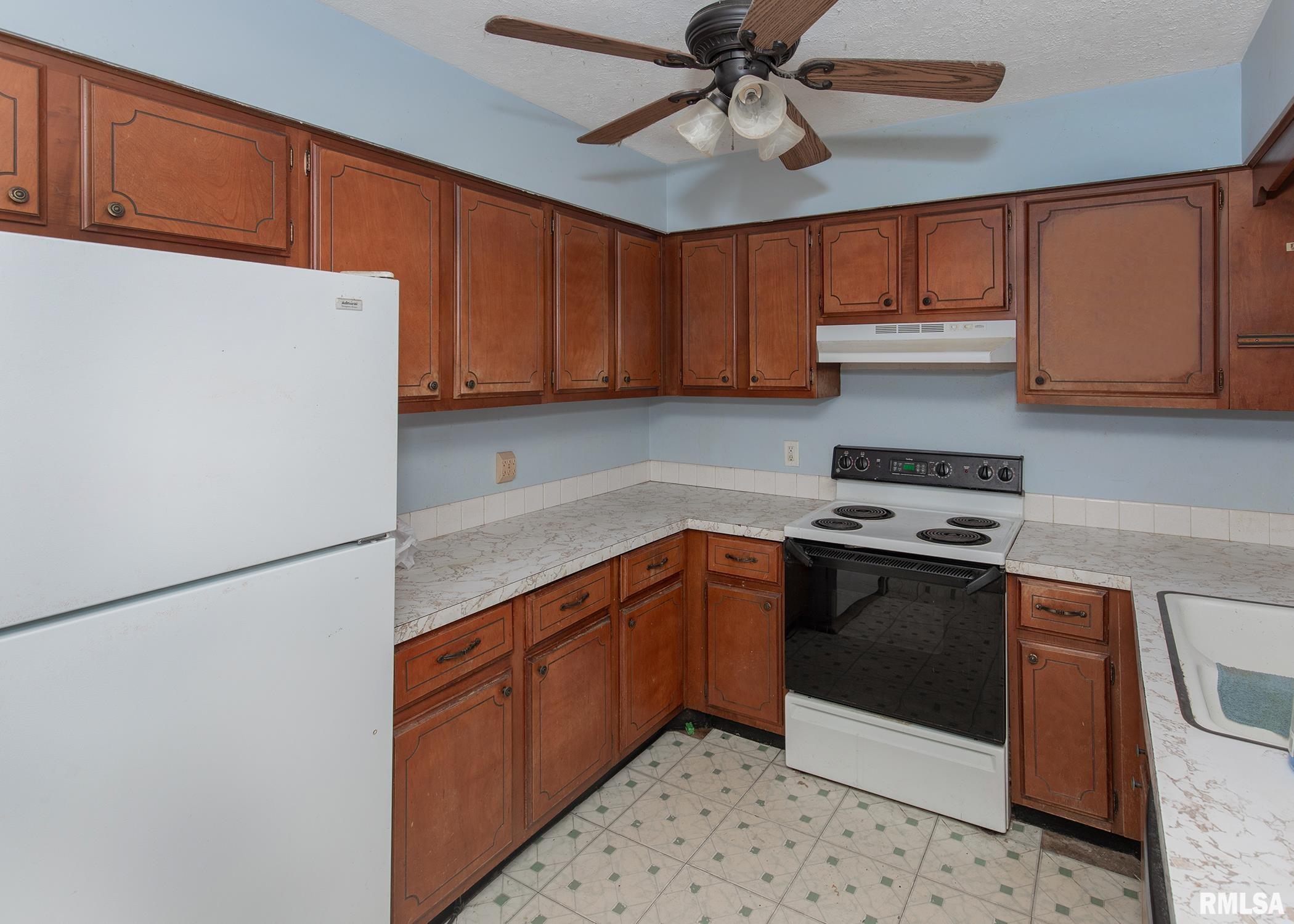 9100 North Liberty Road Walcott, IA 52773 - Photo 7 of 31 Gallery Image 7