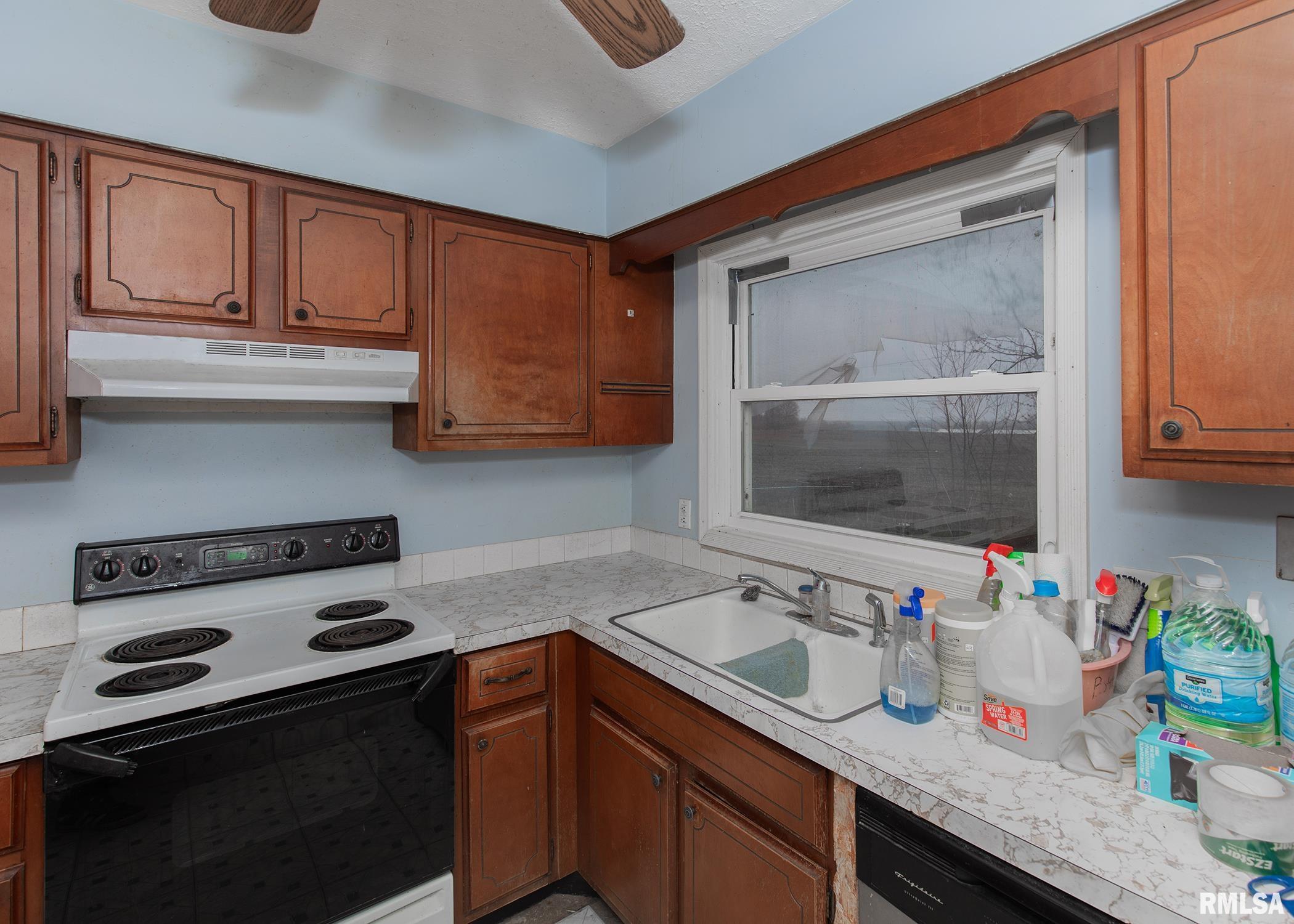 9100 North Liberty Road Walcott, IA 52773 - Photo 8 of 31 Gallery Image 8
