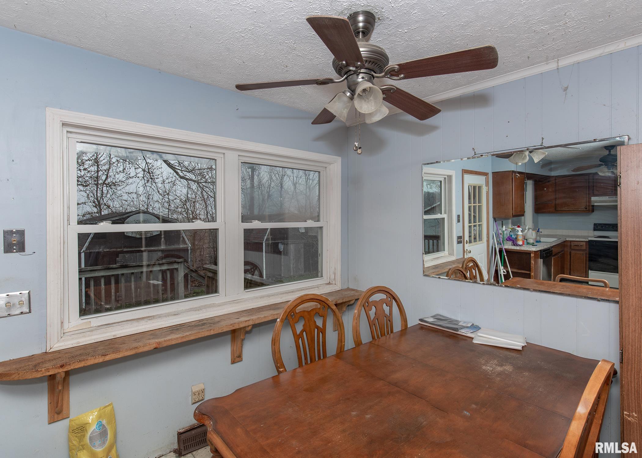 9100 North Liberty Road Walcott, IA 52773 - Photo 9 of 31 Gallery Image 9