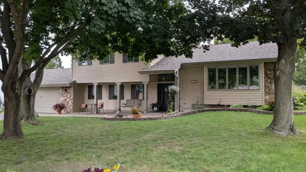 $599,777 | 1840 Twin Cir Drive, Mendota Heights, MN 55118