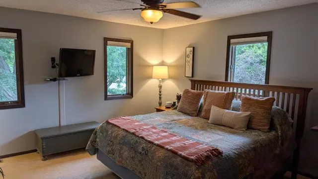 $599,777 | 1840 Twin Cir Drive, Mendota Heights, MN 55118